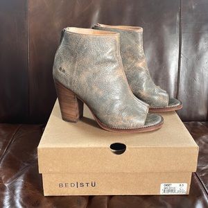 BedStu Peep Toe Booties!